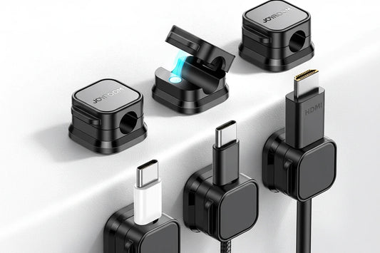 JOYROOM Magnetische Kabelclips (6er Set) für Schreibtisch & Auto – Selbstklebend, kompakt und magnetisch für Kabel bis 7,5 mm. Praktisches Einhand-Design hält USB-, Ladekabel und Co. griffbereit und sorgt für Ordnung zuhause, im Büro oder Auto.