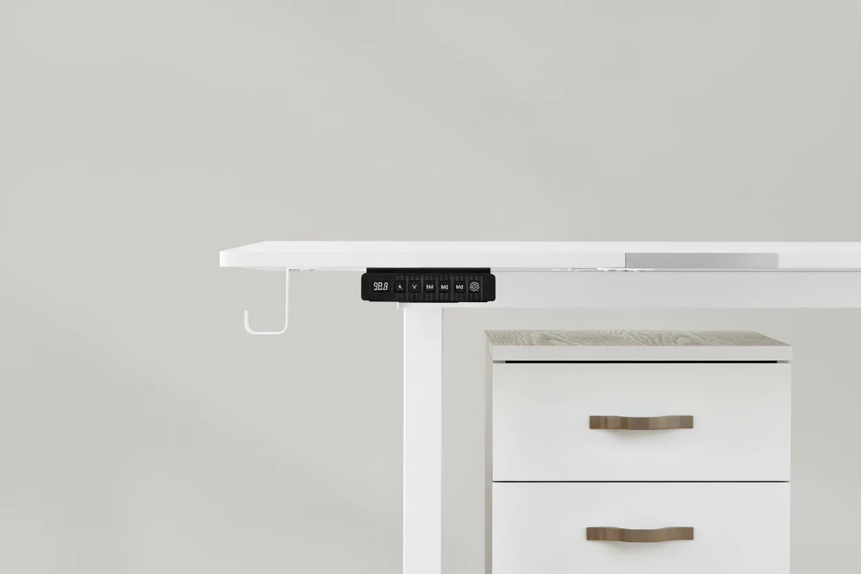 Höhenverstellbarer Schreibtisch elektrisch – mehr Komfort und Produktivität im Home Office
Dieser ergonomische Schreibtisch mit elektrischer Höhenverstellung sorgt für flexibles Arbeiten im Sitzen und Stehen. Dank stabiler Bauweise, leisem Motor und Speicherfunktionen passt er sich perfekt deinem Arbeitsalltag an. Ideal für ein modernes, gesundes und produktives Home Office.