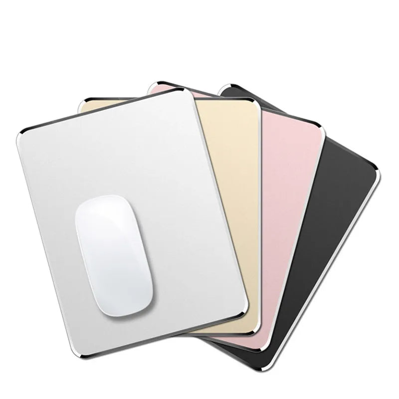 Hochwertiges Mauspad aus Aluminiumlegierung mit beidseitigem Design für präzise Steuerung und elegantes Arbeiten im Büro oder Homeoffice. Die glatte Oberfläche sorgt für schnelle, leise und exakte Mausbewegungen – ideal für Arbeit und Gaming.
