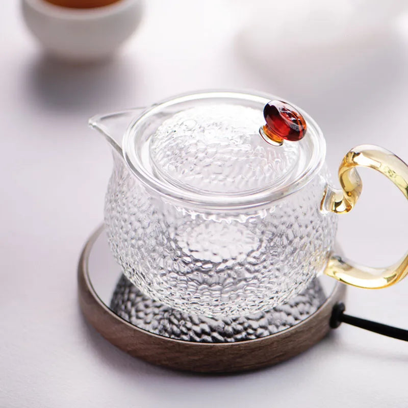 Kompakter USB-Tassenwärmer für Zuhause & Büro – Hält Kaffee, Tee, Milch oder Kakao stundenlang warm. Elegantes, platzsparendes Design mit automatischer Abschaltung nach 8 Stunden – ideal für Schreibtisch, Homeoffice oder als Geschenk.