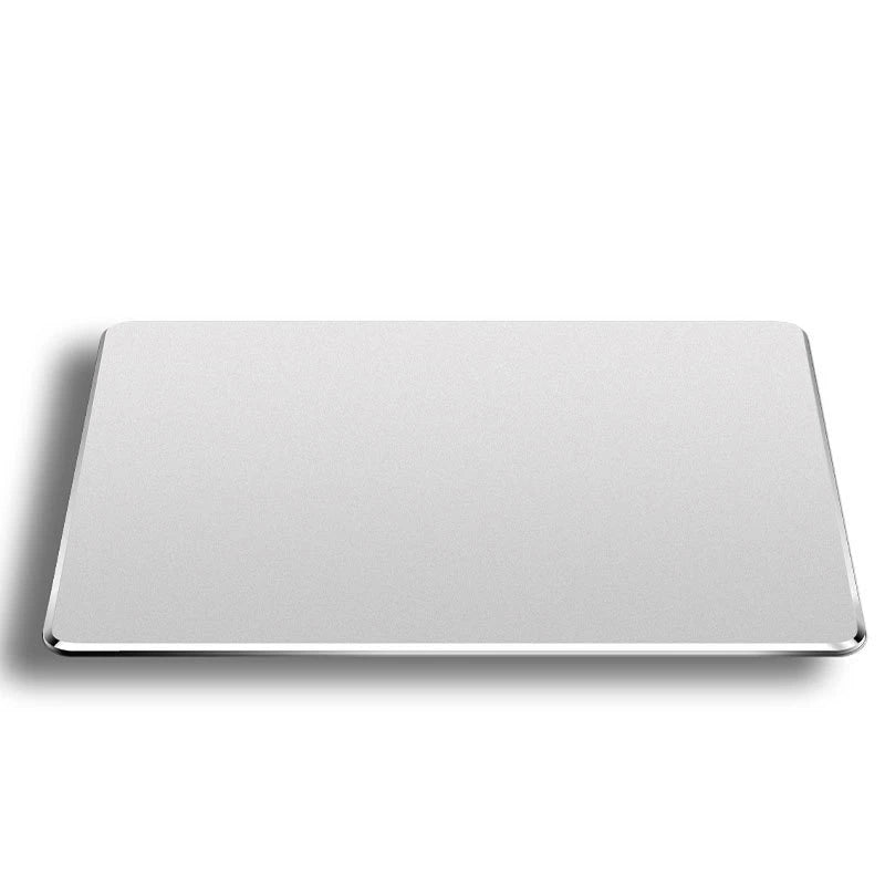 Hochwertiges Mauspad aus Aluminiumlegierung mit beidseitigem Design für präzise Steuerung und elegantes Arbeiten im Büro oder Homeoffice. Die glatte Oberfläche sorgt für schnelle, leise und exakte Mausbewegungen – ideal für Arbeit und Gaming.
