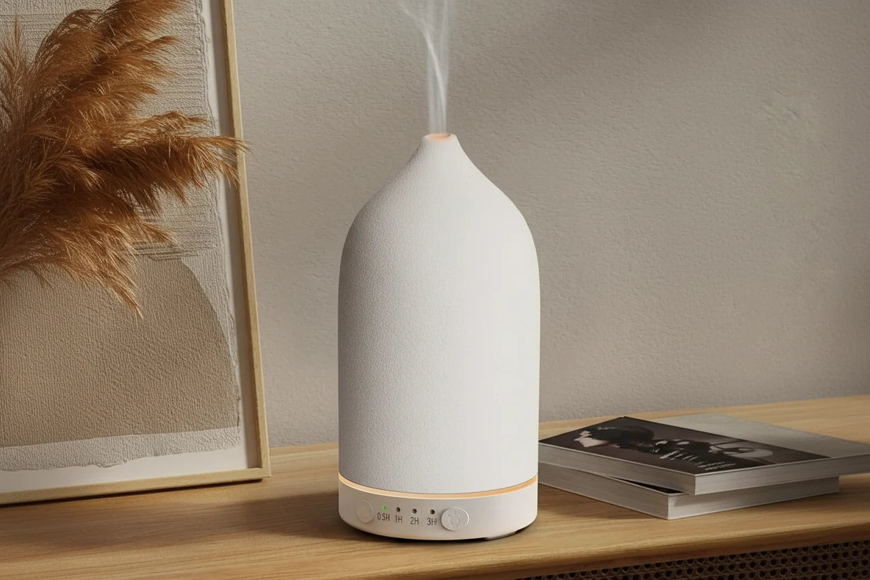 Keramik Aroma Diffuser – mehr Wohlbefinden und Ruhe im Home Office
Dieser stilvolle Aroma Diffuser kombiniert Duft, Luftbefeuchtung und sanfte Beleuchtung für eine entspannte Arbeitsumgebung. Die Ultraschall-Technologie sorgt für leisen Betrieb und gleichmäßige Verteilung ätherischer Öle. Perfekt für mehr Fokus, Entspannung und ein angenehmes Raumklima im Home Office.