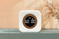Smarter Cube Timer – mehr Fokus und Struktur im Home Office
Mit diesem praktischen Cube Timer organisierst du deine Arbeitszeit ganz einfach. Durch Drehen startest du sofort voreingestellte Zeiten wie 5, 10 oder 25 Minuten – perfekt für produktives Arbeiten und effektives Zeitmanagement. Ideal für Home Office, Lernen und konzentrierte Work Sessions.