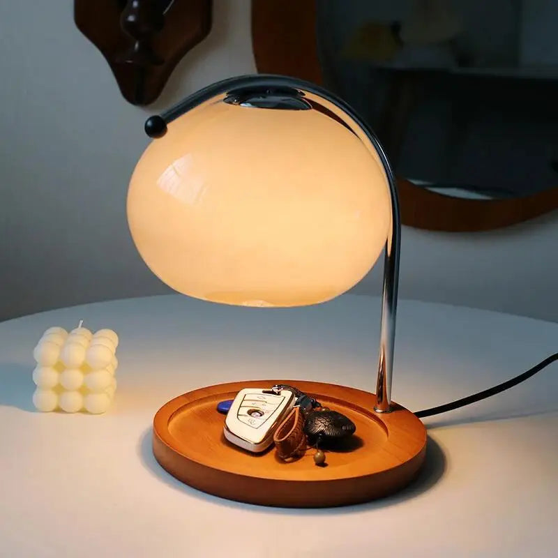 Tischlampe mit Kerzenwärmer für gemütliche Homeoffice-Beleuchtung und entspannte Arbeitsatmosphäre.
Elegante LED Tischlampe mit Duftwachswärmer für Büro, Schreibtisch und Homeoffice.
