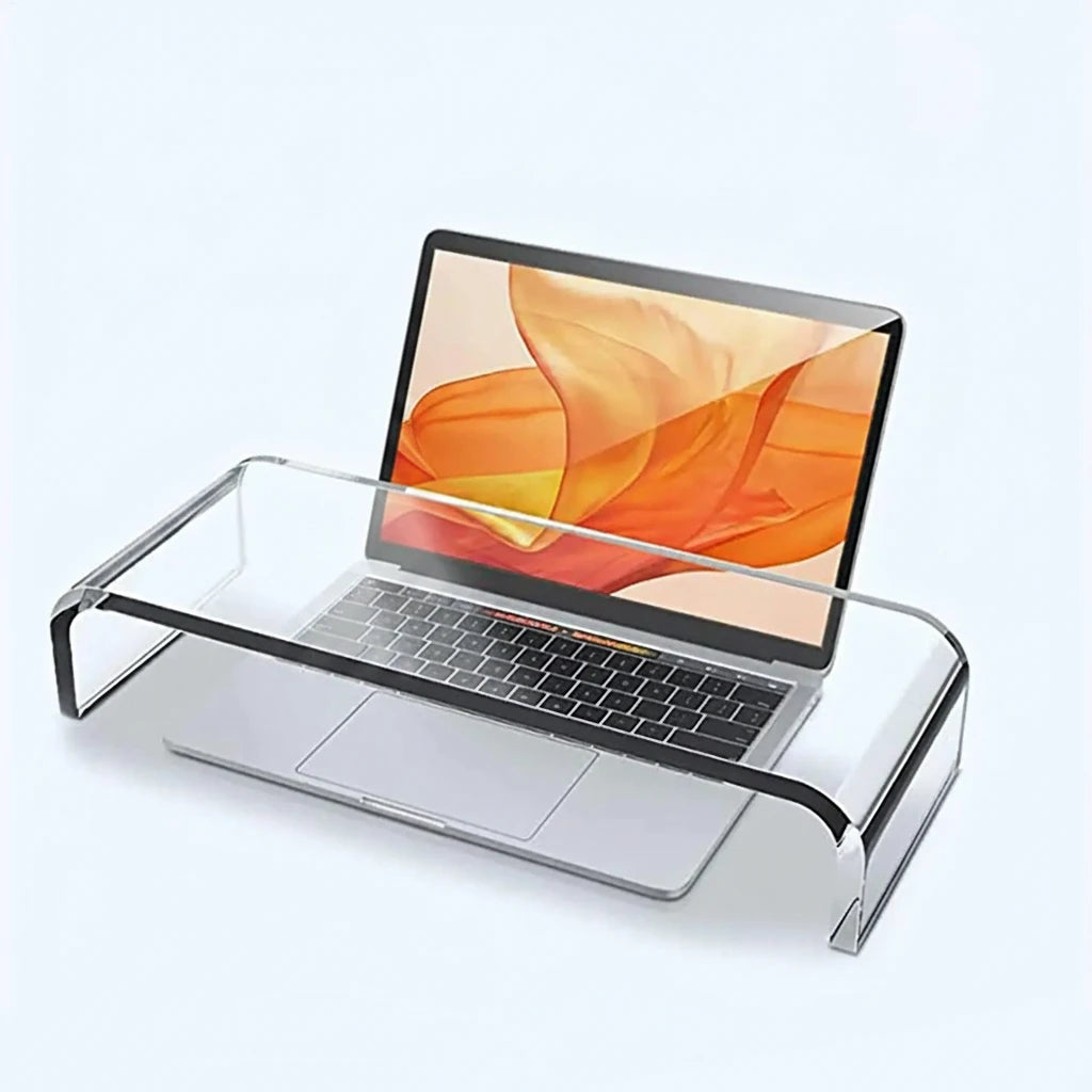 Moderner Monitorständer aus transparentem Acryl für eine ergonomische Bildschirmhöhe und einen aufgeräumten Arbeitsplatz im Homeoffice oder Büro. Das stabile, belastbare Material trägt sicher Monitor oder Laptop, während der erhöhte Stand eine bessere Haltung unterstützt und zusätzlichen Stauraum unter dem Ständer für Zubehör schafft. Pflegeleicht, rutschfest und mit minimalistischem Design für jedes Setup.