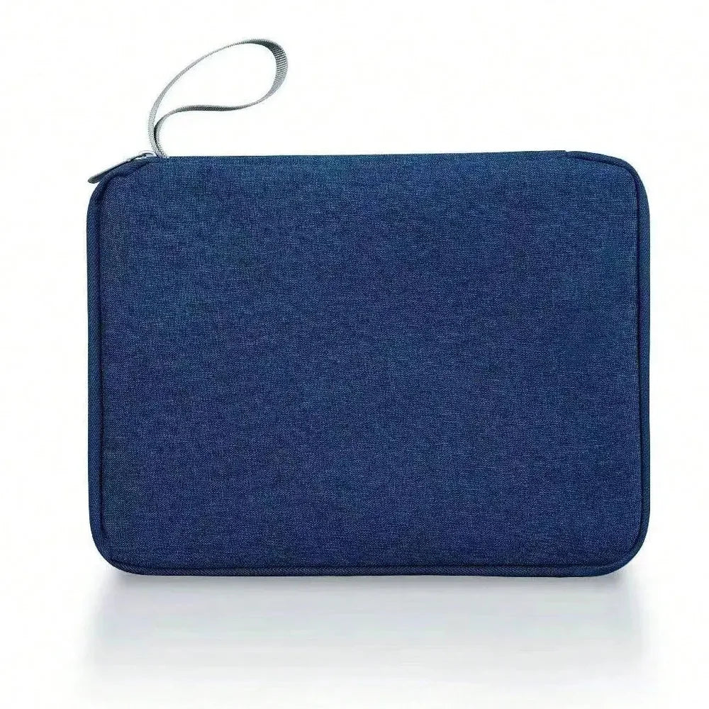 Leichte Tablet-Handtasche aus robustem Nylon für Tablets von 9–11 Zoll. Mit gepolstertem Schutz, praktischer Innenaufteilung und wasserabweisendem Design – ideal für Alltag, Reisen und Business.