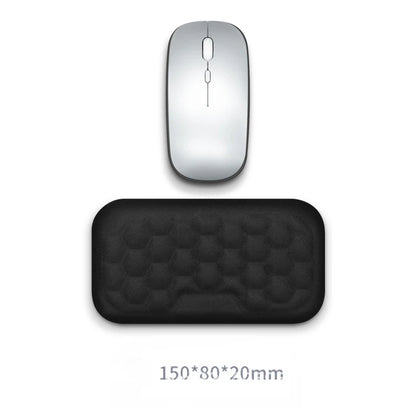 Ergonomisches 2-in-1 Handgelenkauflagen Set – komfortabel arbeiten im Home Office
Dieses hochwertige Set für Tastatur und Maus aus Memory Foam passt sich perfekt an deine Handgelenke an und sorgt für mehr Komfort bei langen Arbeitszeiten. Das ergonomische Design unterstützt eine gesunde Haltung, während die rutschfeste Unterseite Stabilität garantiert. Perfekt für produktives Arbeiten im Home Office, Büro oder beim Gaming.