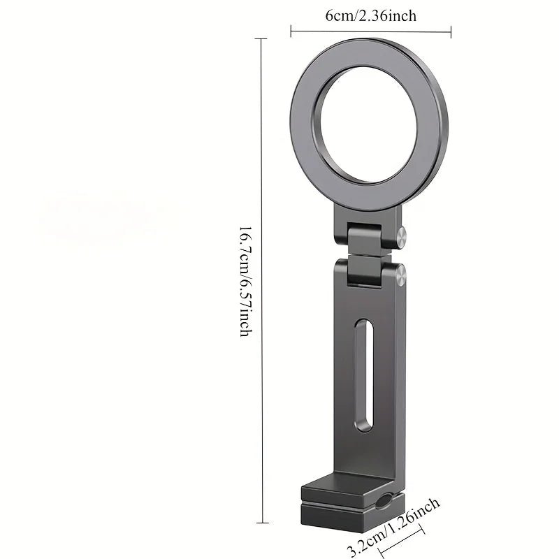 Kompakter magnetischer Handyhalter für Reisen mit MagSafe-Befestigung und 360° verstellbarem Winkel. Ideal für Flugzeug, Zug oder Büro – ermöglicht freihändiges Streamen, Arbeiten oder Videoanrufe unterwegs.