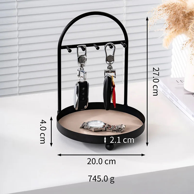 Moderner Schlüsselhalter aus Metall für eine ordentliche Aufbewahrung von Schlüsseln, Schmuck, Karten und kleinen Accessoires. Das mehrschichtige Design mit praktischen Haken bietet viel Stauraum und kann flexibel an der Wand oder auf dem Tisch genutzt werden. Platzsparend, robust und ideal für Flur, Homeoffice, Büro oder Schlafzimmer.