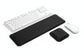 Ergonomisches 2-in-1 Handgelenkauflagen Set – komfortabel arbeiten im Home Office
Dieses hochwertige Set für Tastatur und Maus aus Memory Foam passt sich perfekt an deine Handgelenke an und sorgt für mehr Komfort bei langen Arbeitszeiten. Das ergonomische Design unterstützt eine gesunde Haltung, während die rutschfeste Unterseite Stabilität garantiert. Perfekt für produktives Arbeiten im Home Office, Büro oder beim Gaming.