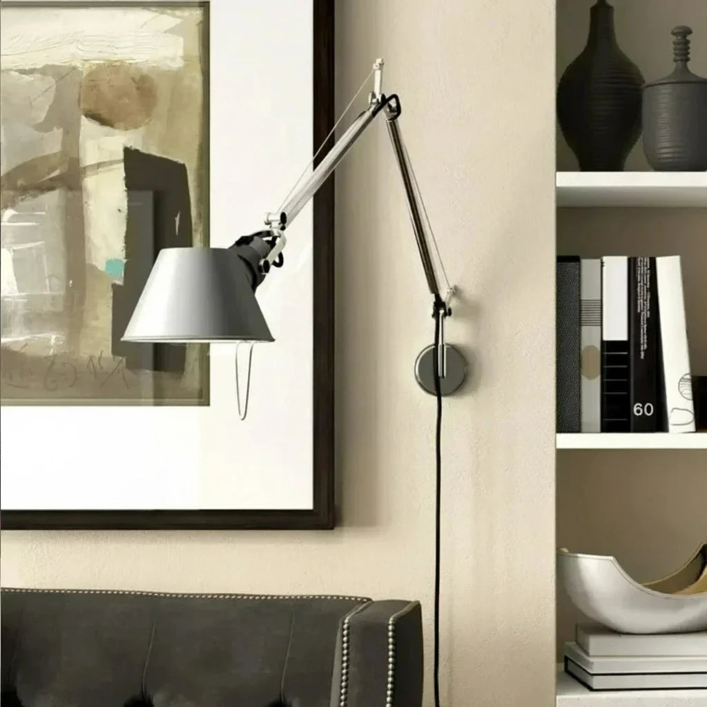 Moderne LED Stehlampe mit langem Arm
