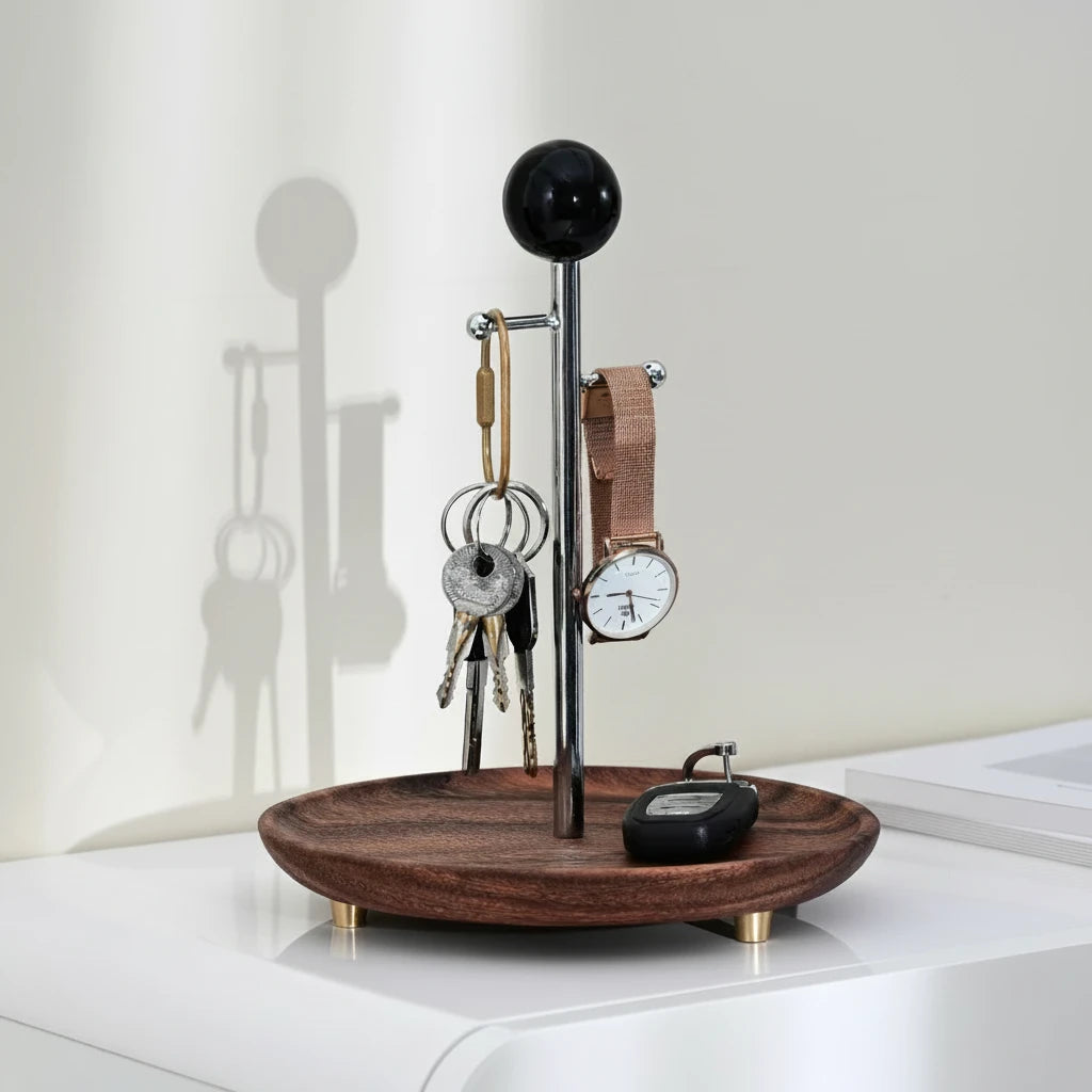 Stilvolles Aufbewahrungstablett aus Holz für eine ordentliche Organisation von Schmuck, Schlüsseln, Uhren und kleinen Alltagsgegenständen. Das natürliche Design sorgt für Ordnung und fügt sich elegant in Schreibtisch, Nachttisch oder Badezimmer ein. Praktisch, dekorativ und vielseitig einsetzbar für Zuhause oder Büro.