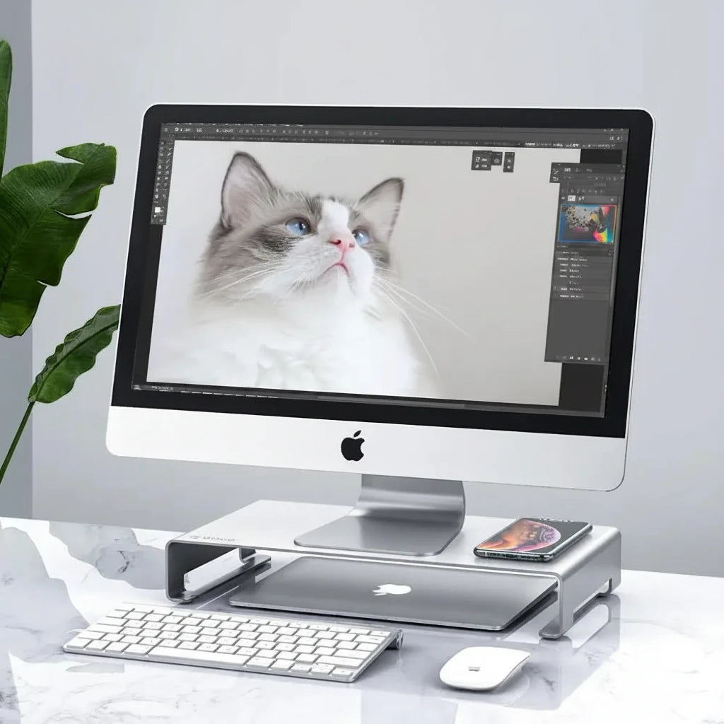 ORICO KCS1 Monitorständer aus Aluminium für eine ergonomische Bildschirmhöhe und einen aufgeräumten Arbeitsplatz. Hebt Laptop oder Monitor auf Augenhöhe, entlastet Nacken und Rücken und schafft zusätzlichen Stauraum unter dem Ständer. Integriertes Kabelmanagement sorgt für Ordnung, das minimalistische Aluminium-Design passt perfekt ins Homeoffice oder Büro und ist kompatibel mit MacBook, Lenovo, Dell und weiteren Geräten.