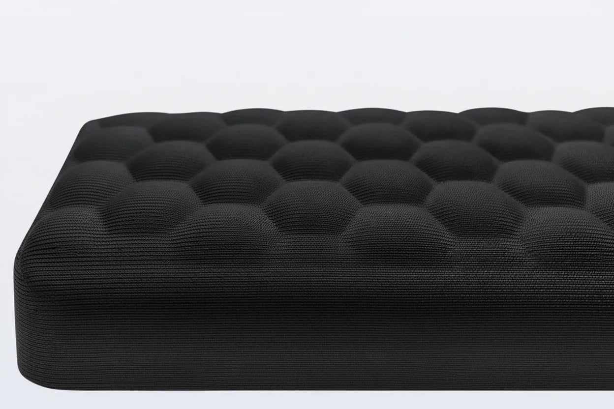 Ergonomisches 2-in-1 Handgelenkauflagen Set – komfortabel arbeiten im Home Office
Dieses hochwertige Set für Tastatur und Maus aus Memory Foam passt sich perfekt an deine Handgelenke an und sorgt für mehr Komfort bei langen Arbeitszeiten. Das ergonomische Design unterstützt eine gesunde Haltung, während die rutschfeste Unterseite Stabilität garantiert. Perfekt für produktives Arbeiten im Home Office, Büro oder beim Gaming.