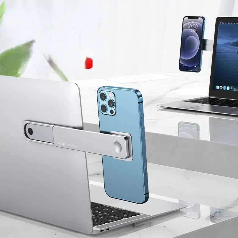 Magnetischer Laptop-Phone-Halter aus Aluminium zur seitlichen Befestigung von Smartphone oder Tablet am Laptop oder Monitor. Ideal für Multitasking, Video-Calls und produktives Arbeiten im Büro oder Homeoffice – kompakt, stabil und leicht transportierbar.