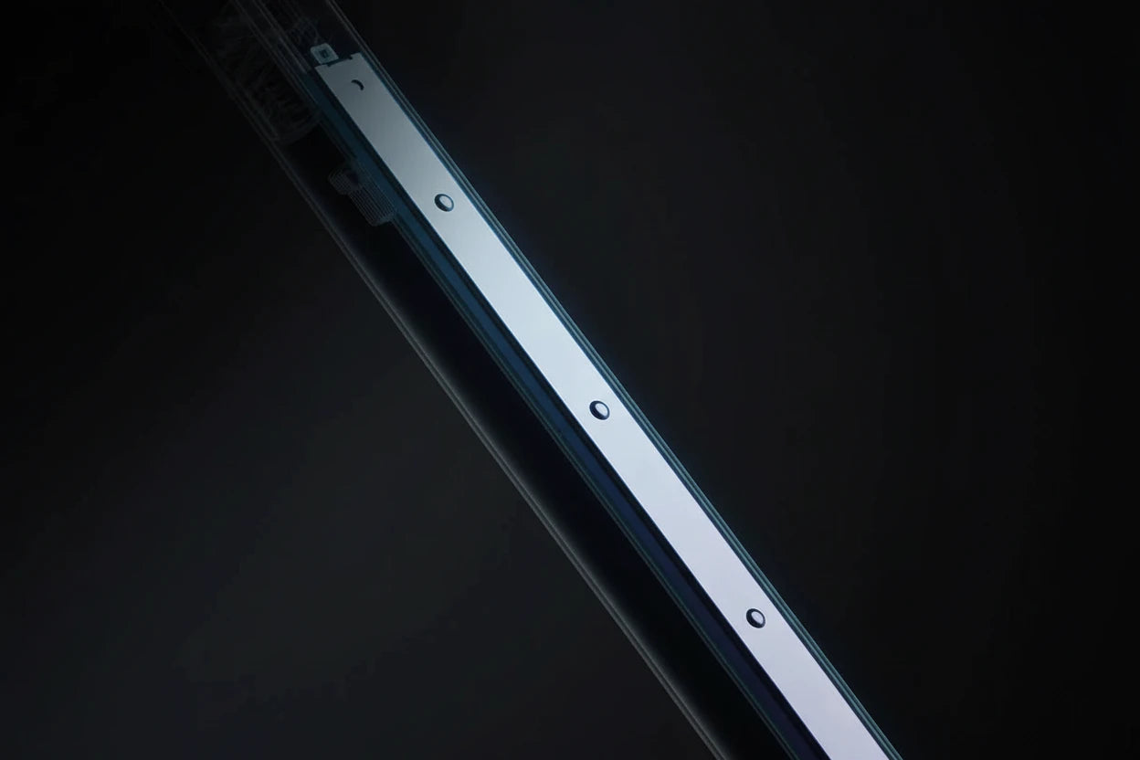 Moderne LED-Schreibtischlampe mit intelligenter Helligkeitsanpassung, drei Lichtfarben und stufenloser Dimmung. Augenschonend, flimmerfrei und kabellos dank Akku – ideal für Homeoffice, Studium und Lesen.