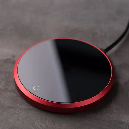 Kompakter USB-Tassenwärmer für Zuhause & Büro – Hält Kaffee, Tee, Milch oder Kakao stundenlang warm. Elegantes, platzsparendes Design mit automatischer Abschaltung nach 8 Stunden – ideal für Schreibtisch, Homeoffice oder als Geschenk.