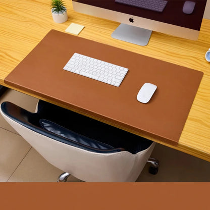 Große ergonomische Schreibtischunterlage mit integrierter Armauflage für mehr Komfort beim Arbeiten, Lernen oder Gaming. Die weiche Polsterung entlastet Handgelenke und Ellenbogen, während die große Fläche Platz für Laptop, Tastatur und Maus bietet. Strapazierfähiges PU-Material, rutschfeste Unterseite und faltbares Design machen sie praktisch, pflegeleicht und ideal für Homeoffice oder Büro.