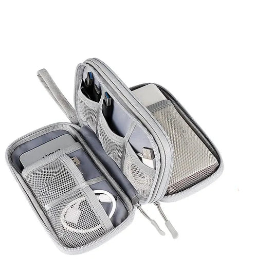 Kabel Organizer Tasche im Home Office auf dem Schreibtisch