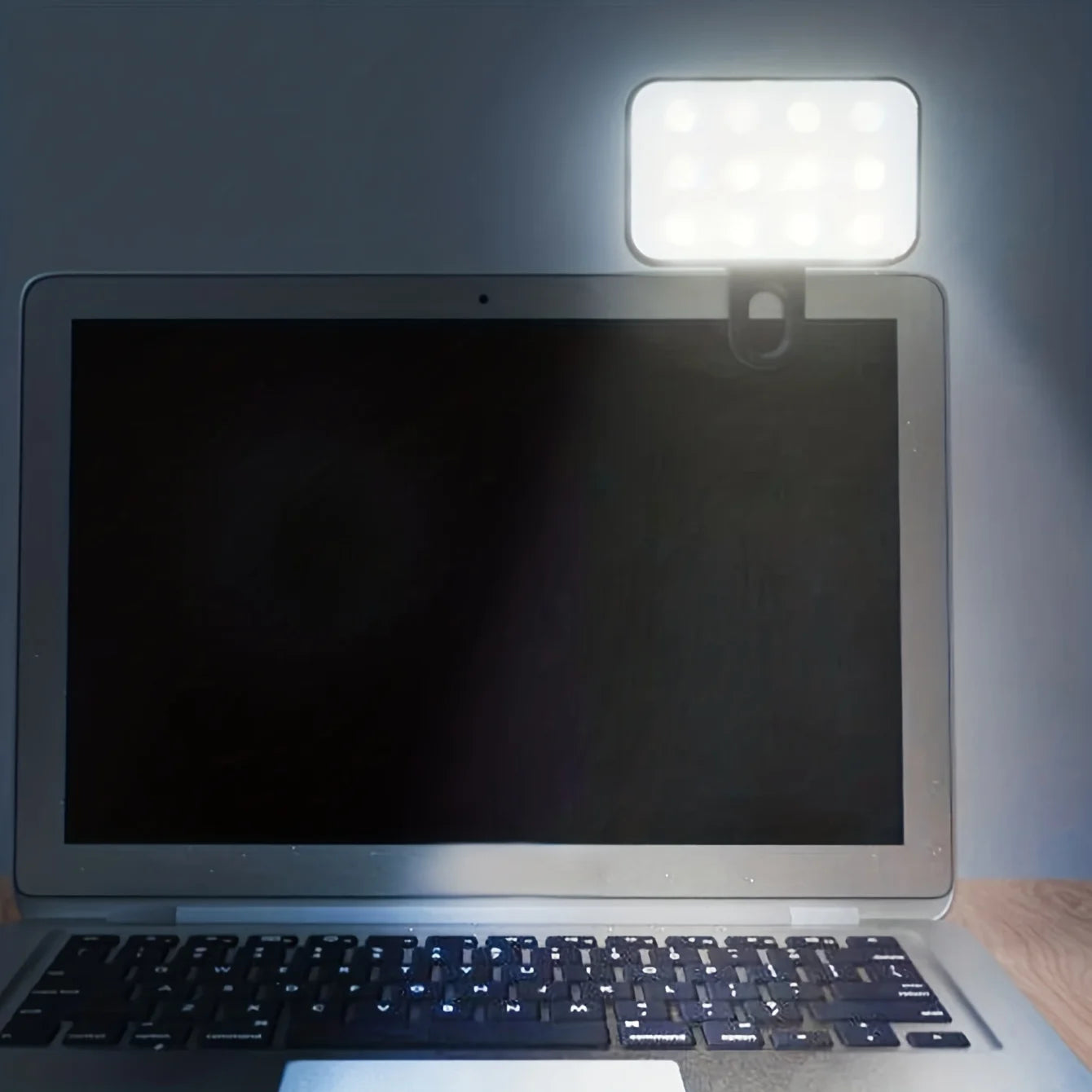 Mini LED Selfie-Licht für Homeoffice & Content Creation – Kompaktes, USB-C wiederaufladbares Clip-Licht mit 3 Lichtmodi (warm/neutral/kalt) und einstellbarer Helligkeit. Perfekte Beleuchtung für Videoanrufe, Zoom-Meetings, Livestreams und professionelle Fotos – ideal für Smartphone, Tablet oder Laptop.