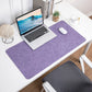 Große Schreibtischunterlage aus Leder – perfektes Setup für dein Home Office
Diese elegante Schreibtischunterlage aus Kunstleder kombiniert Schutz, Komfort und modernes Design. Die glatte Oberfläche ermöglicht präzise Mausbewegungen und ein angenehmes Schreibgefühl, während sie deinen Schreibtisch vor Abnutzung schützt. Perfekt für ein stilvolles und produktives Home Office.