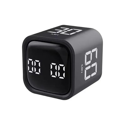 Smarter Cube Timer – mehr Fokus und Struktur im Home Office
Mit diesem praktischen Cube Timer organisierst du deine Arbeitszeit ganz einfach. Durch Drehen startest du sofort voreingestellte Zeiten wie 5, 10 oder 25 Minuten – perfekt für produktives Arbeiten und effektives Zeitmanagement. Ideal für Home Office, Lernen und konzentrierte Work Sessions.