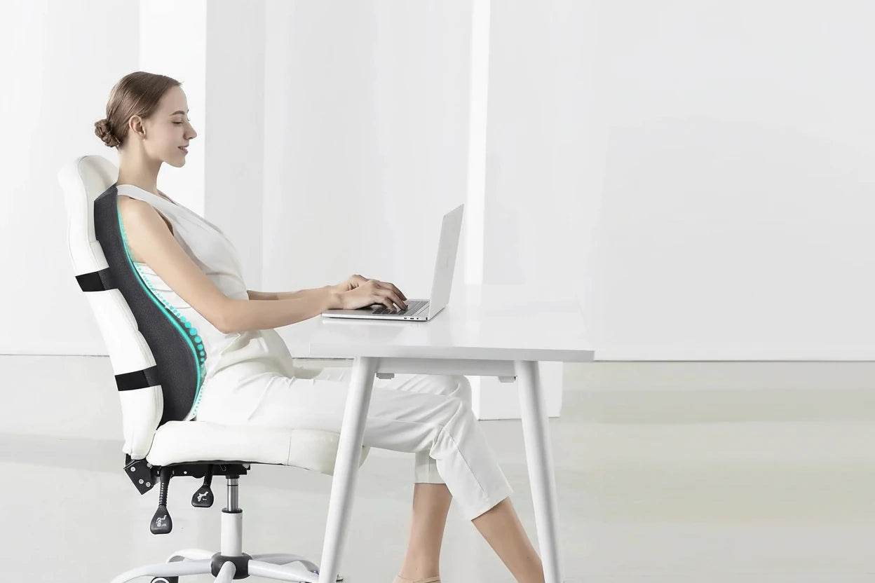 Ergonomisches Lendenstützkissen für Bürostühle, Sessel oder Relaxstühle. Unterstützt die Wirbelsäule, verbessert die Sitzhaltung und sorgt dank atmungsaktivem, abnehmbarem Bezug für komfortables, hygienisches Sitzen