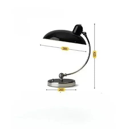Moderne Tischlampe im Bauhaus- und Nordic-Design – stilvolles Licht für dein Home Office
Diese elegante Tischlampe vereint zeitloses Design mit praktischer Funktionalität. Die verstellbare Lichtausrichtung sorgt für optimalen Komfort beim Arbeiten, während das minimalistische Design jeden Raum optisch aufwertet. Perfekt für ein modernes und gemütliches Home Office.