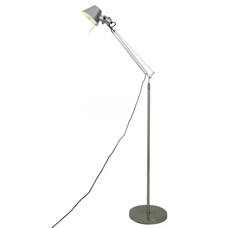 Moderne LED Stehlampe mit langem Arm