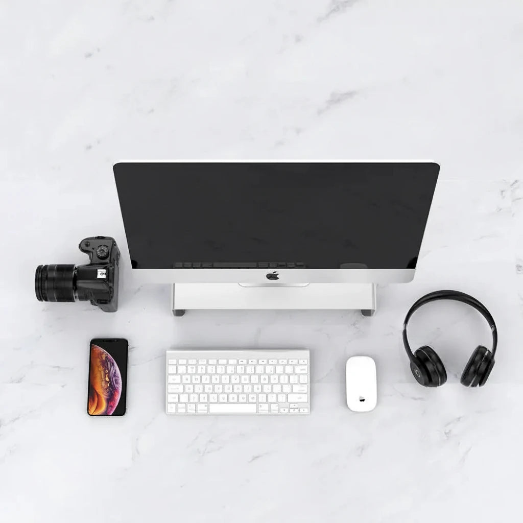 ORICO KCS1 Monitorständer aus Aluminium für eine ergonomische Bildschirmhöhe und einen aufgeräumten Arbeitsplatz. Hebt Laptop oder Monitor auf Augenhöhe, entlastet Nacken und Rücken und schafft zusätzlichen Stauraum unter dem Ständer. Integriertes Kabelmanagement sorgt für Ordnung, das minimalistische Aluminium-Design passt perfekt ins Homeoffice oder Büro und ist kompatibel mit MacBook, Lenovo, Dell und weiteren Geräten.