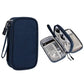 Kabel Organizer Tasche im Home Office auf dem Schreibtisch blau