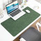 Große Schreibtischunterlage aus Leder – perfektes Setup für dein Home Office
Diese elegante Schreibtischunterlage aus Kunstleder kombiniert Schutz, Komfort und modernes Design. Die glatte Oberfläche ermöglicht präzise Mausbewegungen und ein angenehmes Schreibgefühl, während sie deinen Schreibtisch vor Abnutzung schützt. Perfekt für ein stilvolles und produktives Home Office.