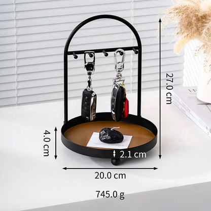 Moderner Schlüsselhalter aus Metall für eine ordentliche Aufbewahrung von Schlüsseln, Schmuck, Karten und kleinen Accessoires. Das mehrschichtige Design mit praktischen Haken bietet viel Stauraum und kann flexibel an der Wand oder auf dem Tisch genutzt werden. Platzsparend, robust und ideal für Flur, Homeoffice, Büro oder Schlafzimmer.