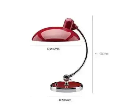 Moderne Tischlampe im Bauhaus- und Nordic-Design – stilvolles Licht für dein Home Office
Diese elegante Tischlampe vereint zeitloses Design mit praktischer Funktionalität. Die verstellbare Lichtausrichtung sorgt für optimalen Komfort beim Arbeiten, während das minimalistische Design jeden Raum optisch aufwertet. Perfekt für ein modernes und gemütliches Home Office