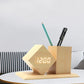 Moderne Holz-Digitaluhr mit integriertem Stiftehalter für mehr Ordnung auf dem Schreibtisch. Das 3-in-1 Design kombiniert LED-Uhr, Organizer und Stiftehalter in einem platzsparenden Gehäuse. Mit USB- oder Batteriebetrieb, natürlicher Holzoptik und praktischer Aufbewahrung ist sie ideal für Homeoffice, Büro oder Arbeitszimmer.
