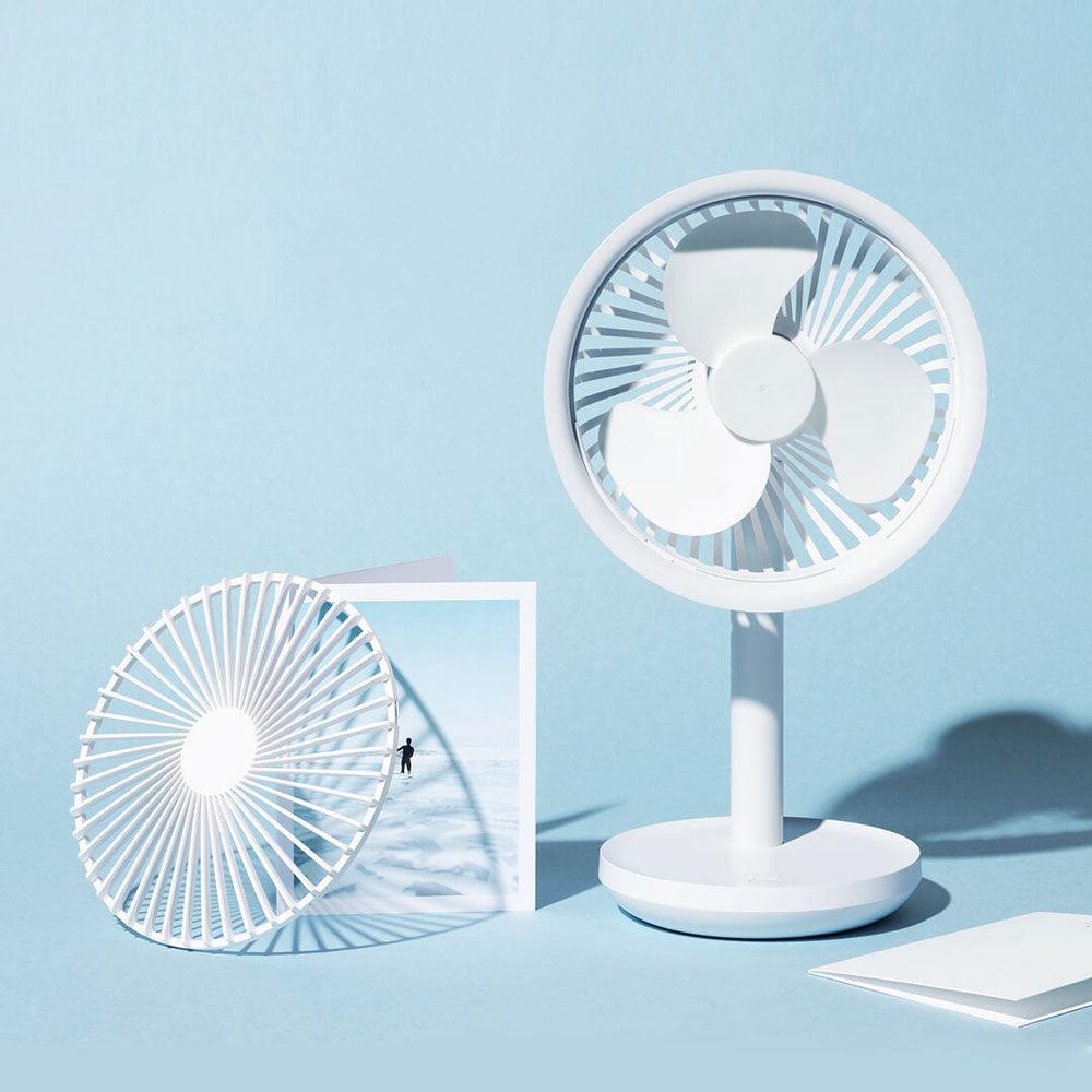 Mobiler Schreibtisch Ventilator mit integriertem Licht und wiederaufladbarem Akku (4000mAh) um 60 Grad drehbar - Smarter Home Office - Home Office Zubehör und Ausstattung für Remote Arbeiter