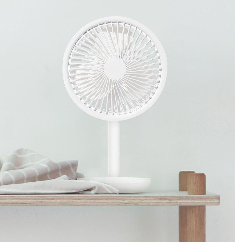 Mobiler Schreibtisch Ventilator mit integriertem Licht und wiederaufladbarem Akku (4000mAh) um 60 Grad drehbar - Smarter Home Office - Home Office Zubehör und Ausstattung für Remote Arbeiter