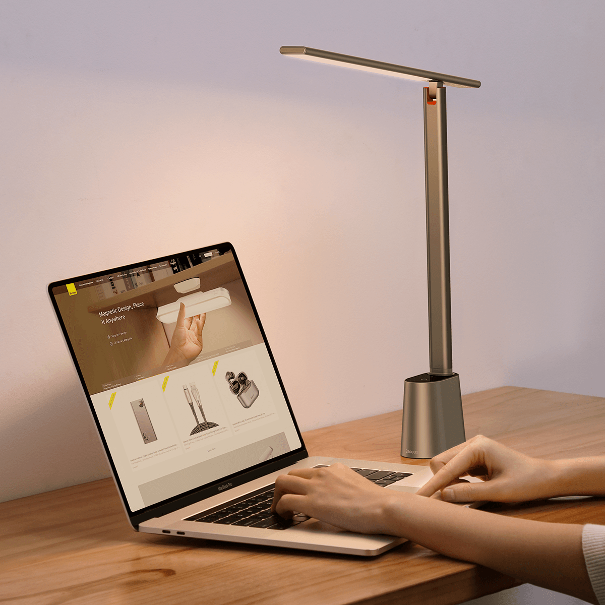 Smarte LED Schreibtischlampe, automatische Helligkeitsanpassung, integrierter Akku - Smarter Home Office - Smartes Arbeiten im Home Office und Unterwegs